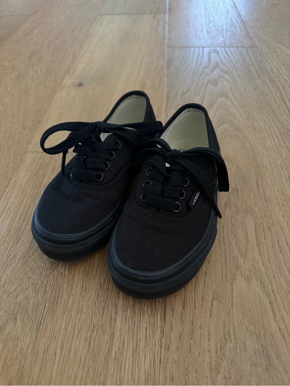 Vans Kids Low-Top Canvas Sneakers in Black